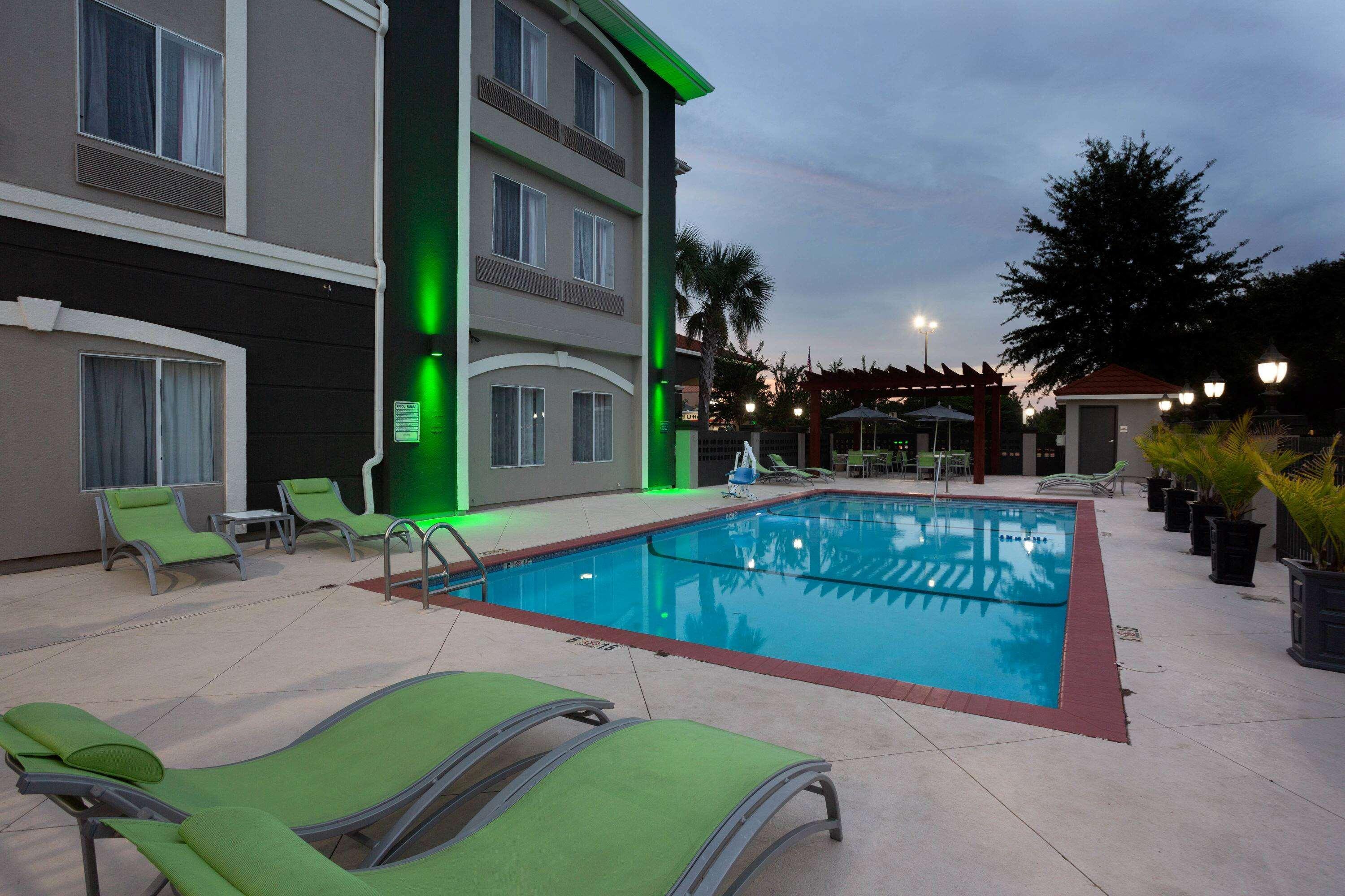 La Quinta By Wyndham Mobile - Daphne Hotel Exterior photo